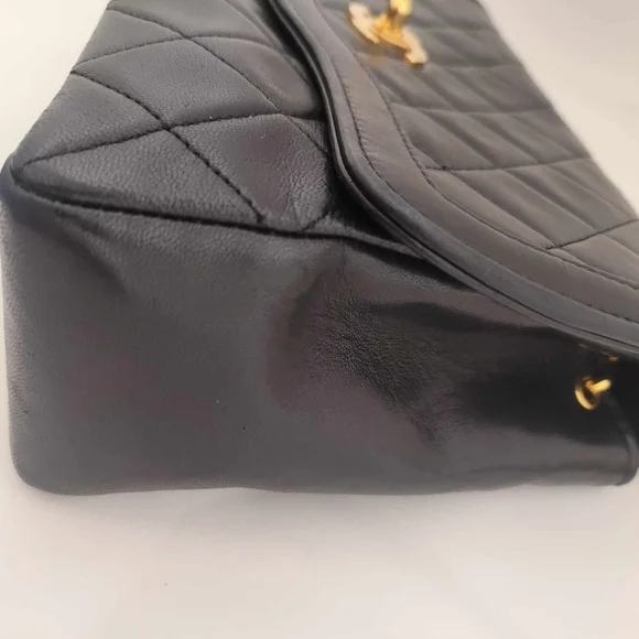 Chanel Black Quilted Leather Shoulder Bag - Picture 5 of 15